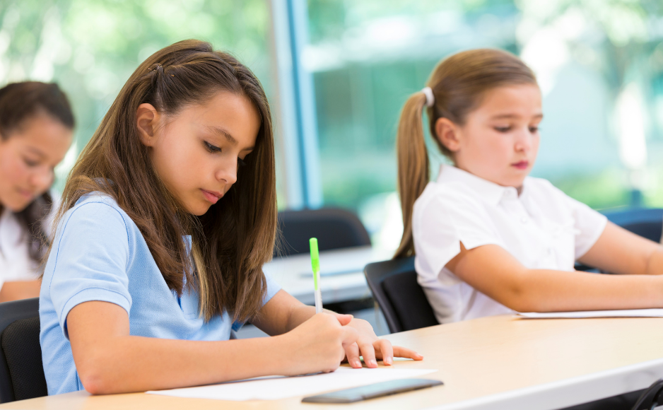 lapsed õpivad koolis