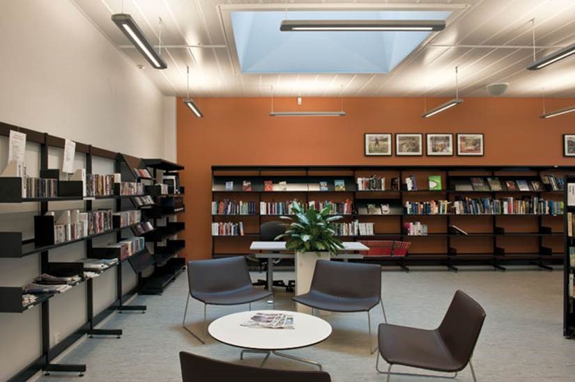 Haldenis liiguvad kinnipeetavad päeva jooksul oma eluruumi, töö, õppimise ja vaba aja alade vahel, mis aitab säilitada sidet tavapärase elurütmiga