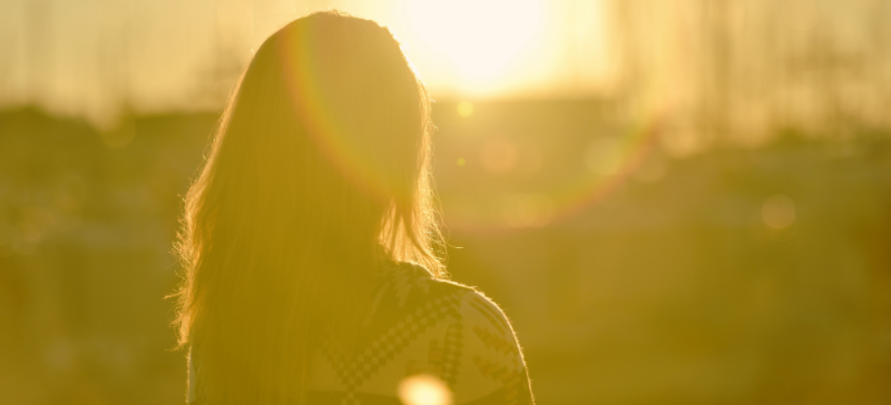 naine, päikeseloojang